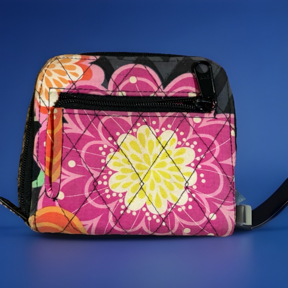 Vera Bradley Zip‎ Around Wallet Floral Quilted Coin Purse Card Holder Wallet - Picture 1 of 4